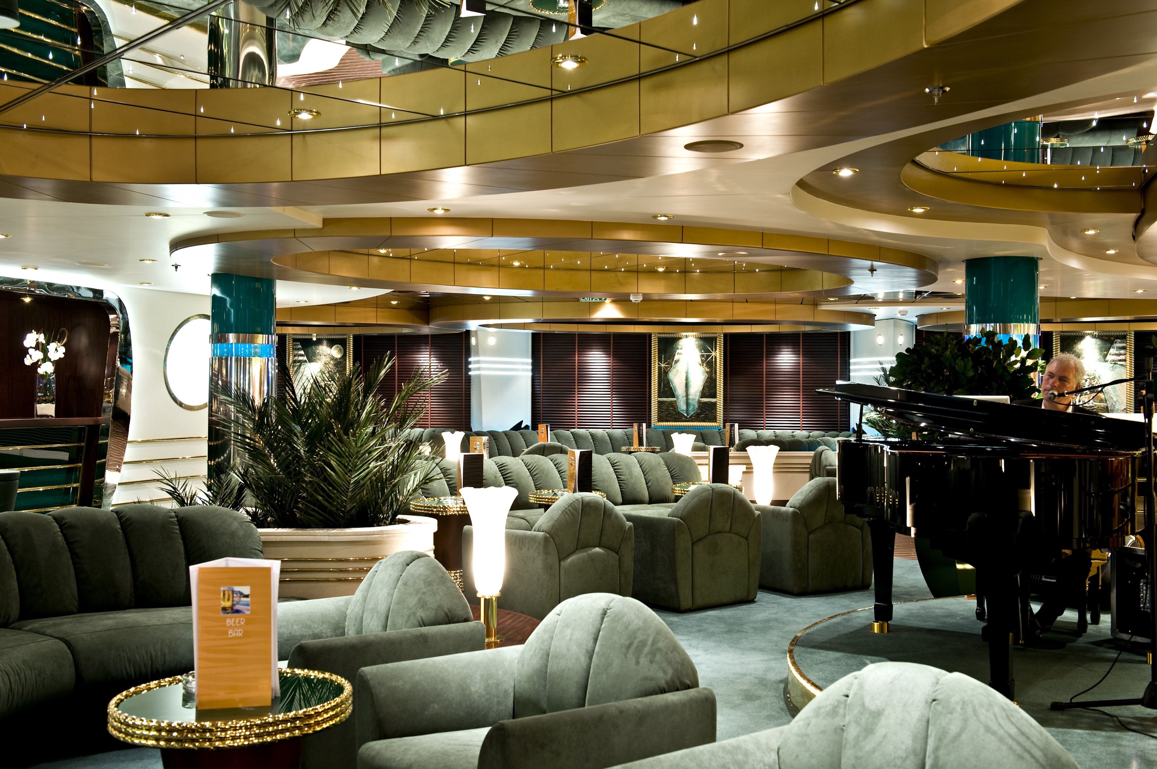 MSC Splendida - La Prua Piano Bar